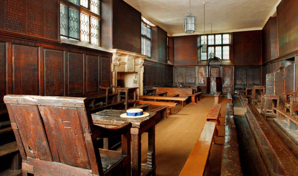 Harrow School 歴史ある校舎内