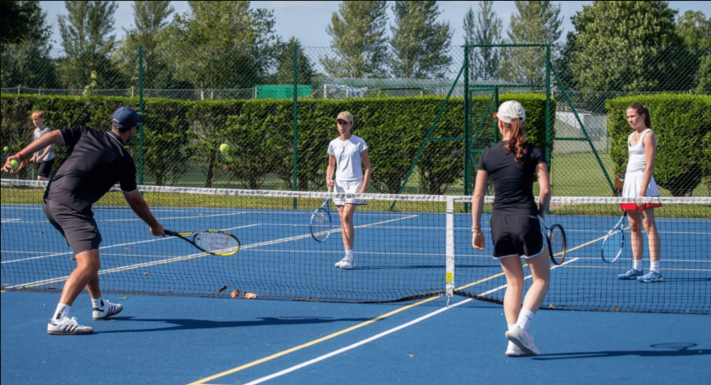 Bedes Summer School テニスアクティビティ